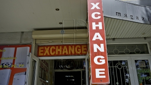 Лей продолжает падение по отношению к евро и доллару