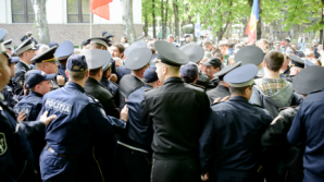 Один из лидеров "DA" обратился к пострадавшим полицейским: Вас для этого тренируют