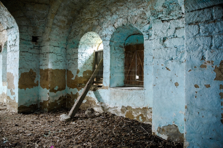 В селе Бэлэурешты ищут средства на реставрацию разрушенной церкви (ФОТО)