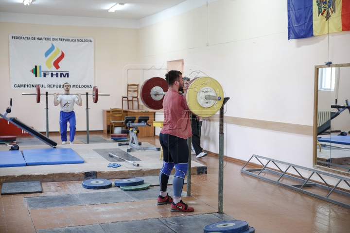 Бронзовый призер в одном из упражнений на ЧМ во время тренировки (ФОТО)