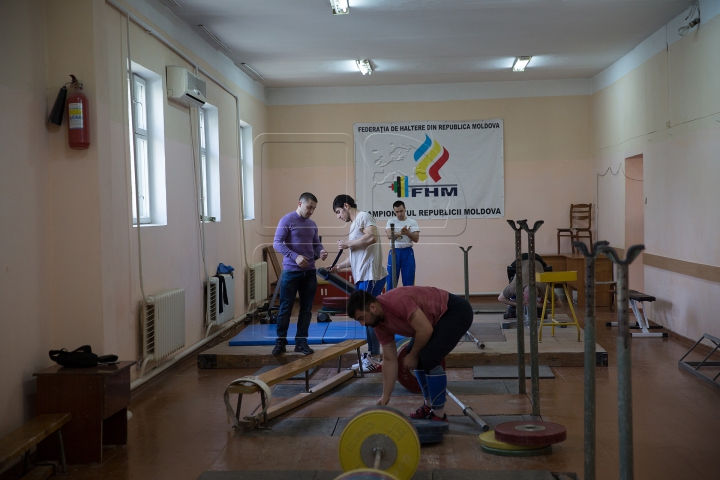 Бронзовый призер в одном из упражнений на ЧМ во время тренировки (ФОТО)