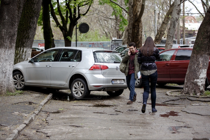 Как припарковал авто житель столицы (ФОТО)