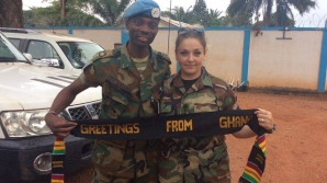 Воссоединение вернувшегося из ЦАР молдавского военного с дочерью (ФОТО)