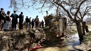 СМИ: четыре мирных жителя погибли в результате подрыва автобуса на мине в Афганистане  