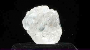 Драгоценный камень размером с теннисный мяч выставлен на аукцион