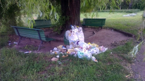 После празднования Радоницы в столице выросли горы мусора 