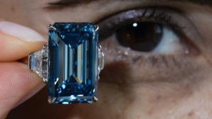 Редкий голубой бриллиант продали за 58 млн долларов