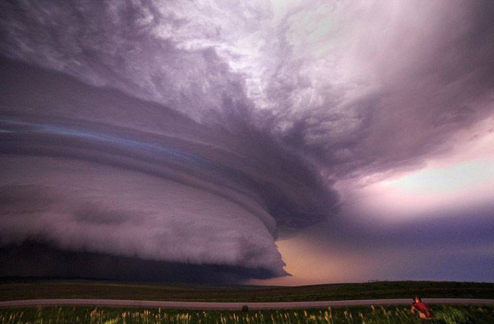 Метеоролог сфотографировал смертельные грозовые облака (ФОТО)