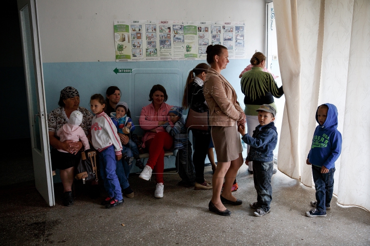 "Возроди Молдову": передвижной педиатрический кабинет добрался до села Крокмаз