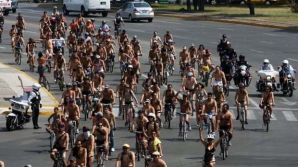 Мексиканцы устроили обнаженный велопротест (ВИДЕО)