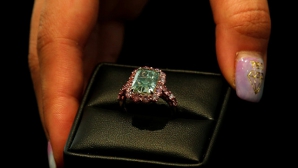 Редкий зеленый бриллиант ушел с молотка за рекордную сумму 