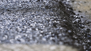 В Курске асфальт красят каждый месяц для красоты (ВИДЕО)