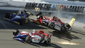 В Техасе во время престижной гонки серии Индикар произошла серьезная авария