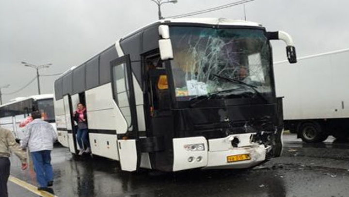 Три автобуса с детьми столкнулись под Москвой