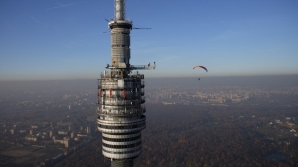 Молния попала в верхушку Останкинской башни (ВИДЕО)