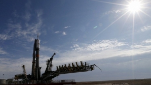 Ракету-носитель "Союз-ФГ" установили на стартовой площадке Байконура