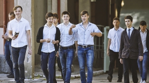 Стартовала дополнительная экзаменационная сессия для выпускников гимназий 