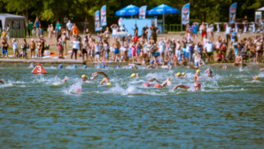 На Гидигичском водохранилище прошел массовый заплыв