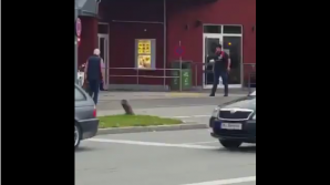 ВИДЕО: неизвестный расстреливает людей перед торговым центром в Мюнхене