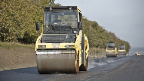 В Москве почти за сутки уложили несколько км асфальта (ВИДЕО)