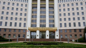 Парламент Молдовы рассмотрит вотум недоверия правительству