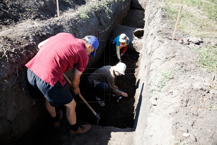 Житель Яловенского района нашел руины средневекового поселения (ФОТОРЕПОРТАЖ)