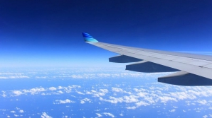 Небольшой самолет упал на проезжую часть в Онтарио, пилот погиб