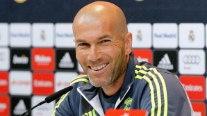 Футболисты "Реала" облили Зидана водой на пресс-конференции