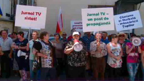 Новый протест у офиса Jurnal TV: "Мы готовы возвращаться сюда снова и снова"