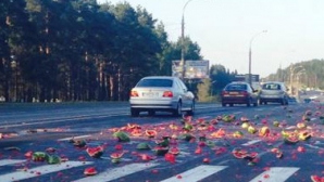 В столице микроавтобус с арбузами попал в аварию