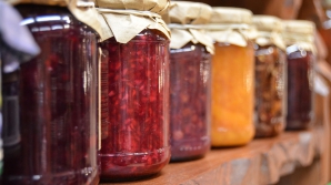 На консервных предприятиях задумали два новых вида варенья