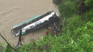 Автобус рухнул с обрыва в Непале, 21 человек погиб