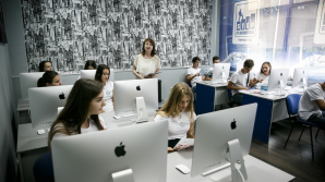 Школа послов "Эдельвейс" продолжает знакомить ребят с основами ведения успешного бизнеса