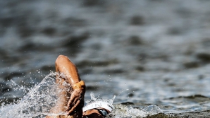 Молдавский спортсмен переплыл 33-километровый пролив в США