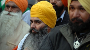 30 человек с мечами напали на храм сикхов в Великобритании