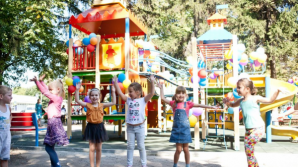 На Телецентре обустроили детскую игровую площадку "Парк Эдельвейс"