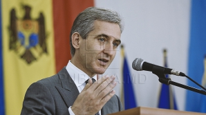 Юрий Лянкэ представил в ЦИК подписные листы для участия в президентских выборах