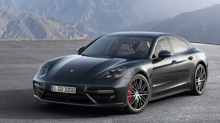 Новая Porsche Panamera стала гибридом