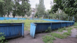 Ученица 12-го класса была найдена повешенной во дворе лицея, в котором училась