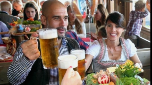 Игроки и тренеры "Баварии" посетили фестиваль пива