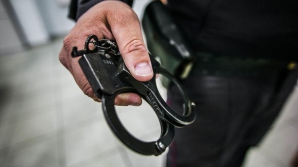 Столичный полицейский попался на торговле героином