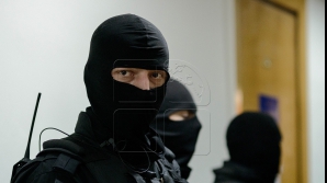  Прокуроры и СИБ проводят обыски по делу о контрабанде одежды из Румынии