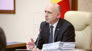 Премьер потребовал от руководства Таможенной службы решить проблему с заторами на КПП