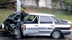 Машина службы госохраны столкнулась с хлебовозом на Мунчештском шоссе