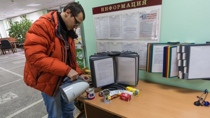 Находчивый парень пришёл пить чай в администрацию города