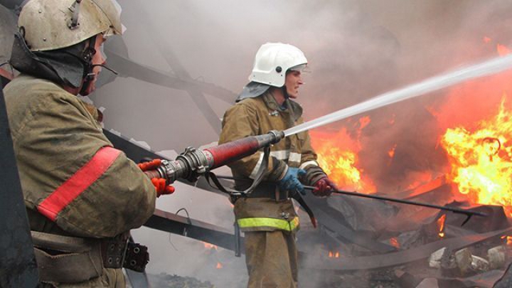 Трое детей и отец сгорели заживо в крупном пожаре под Екатеринбургом