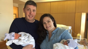 Из-за перевода часов американские близнецы оказались одновременно старше друг друга