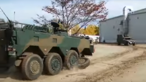 У японского БТР во время демопоказа отвалилось колесо