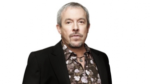 Андрей Макаревич издаст три книги — рассказов, нот и стихов