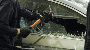 Угонщик автомобиля в Москве устроил девять ДТП, уходя от погони  